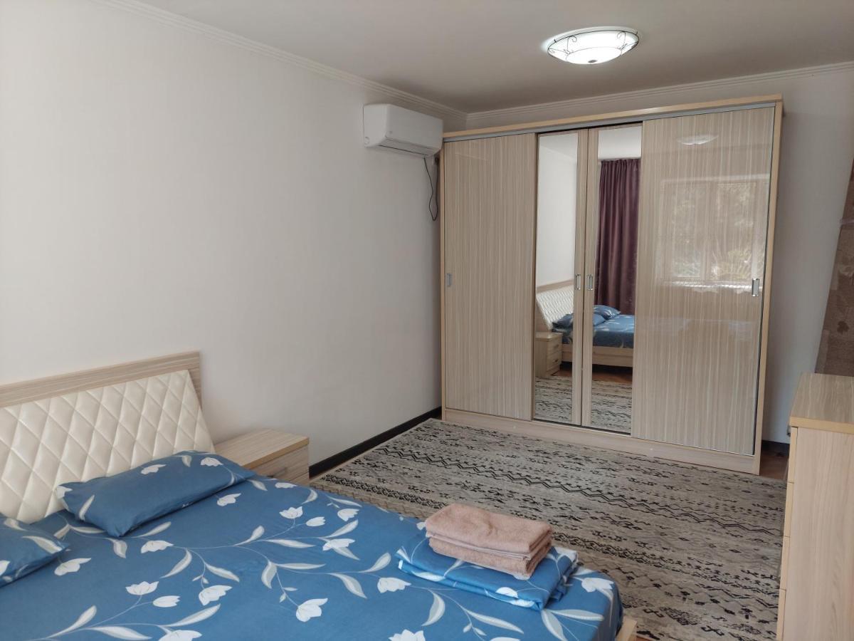 Apartment On Toktogula Bishkek Luaran gambar